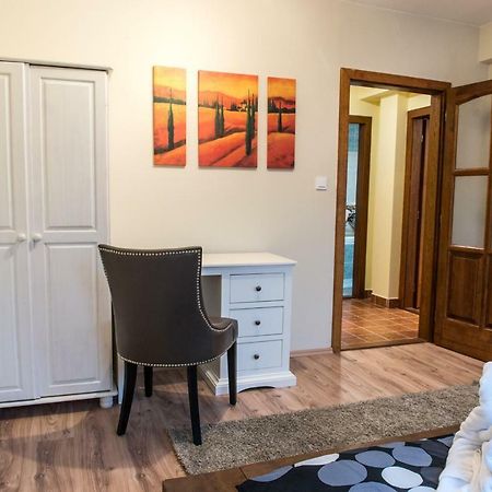 Spacious And Quiet Attic Flat In Centre Прага Экстерьер фото