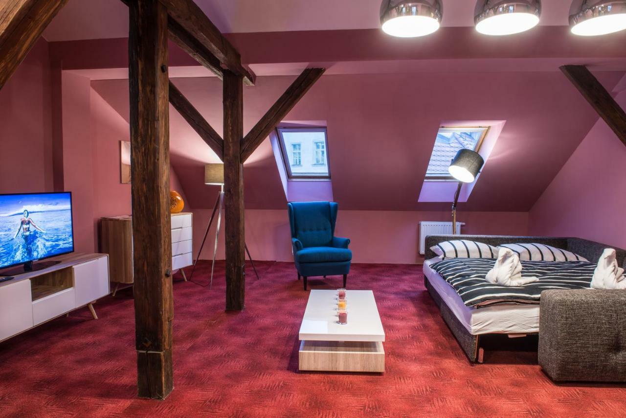 Spacious And Quiet Attic Flat In Centre Прага Экстерьер фото