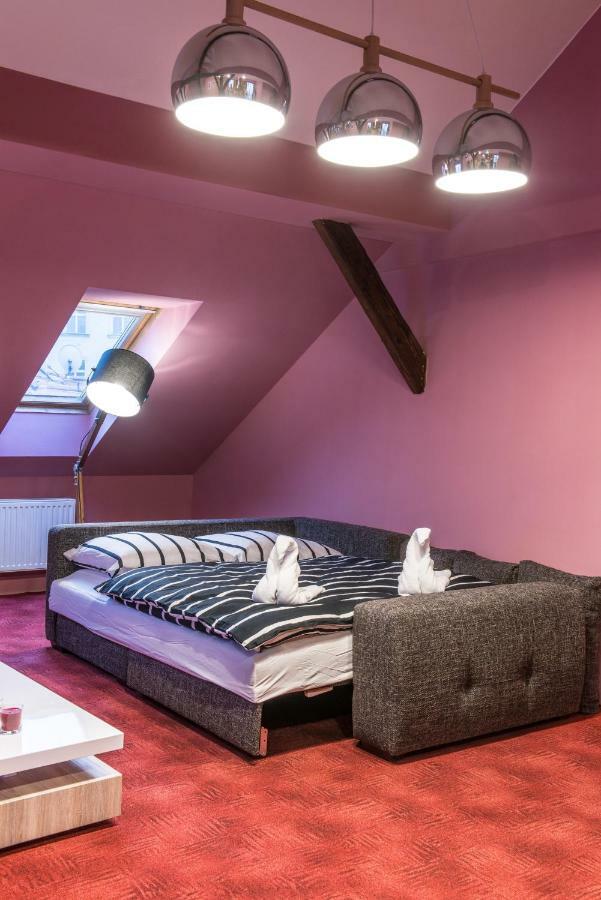 Spacious And Quiet Attic Flat In Centre Прага Экстерьер фото